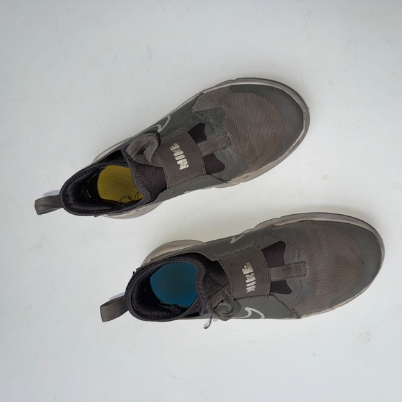 NIKE $55 Boys Youth Size 1 Gray White Flex Slip On No Laces Sneakers #37 - Picture 2 of 5